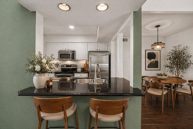 5916 Sandhurst Lane 233, Dallas, TX 75206