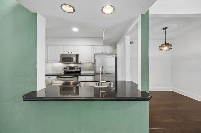 5916 Sandhurst Lane 233, Dallas, TX 75206