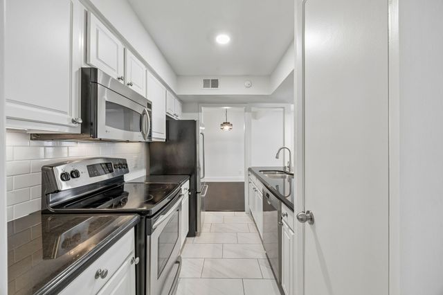 5916 Sandhurst Lane 233, Dallas, TX 75206