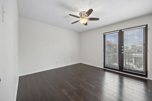 5916 Sandhurst Lane 233, Dallas, TX 75206