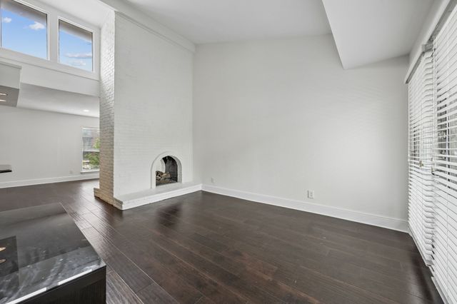 5916 Sandhurst Lane 233, Dallas, TX 75206