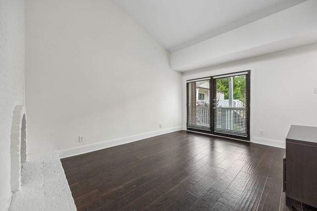 5916 Sandhurst Lane 233, Dallas, TX 75206