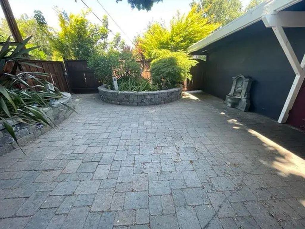 Image 9 of property listing at 2463 Tamalpais Street, Mountain View, CA 94043