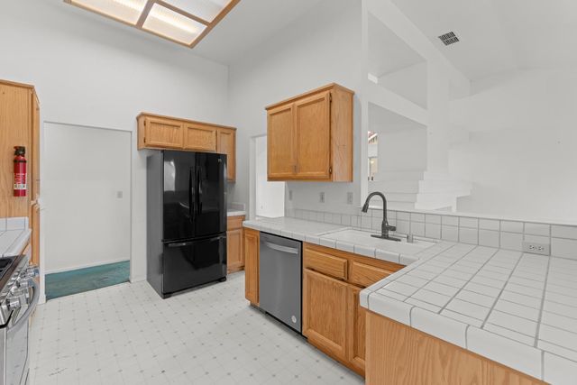 5030 Charter Rd, Rocklin, CA 95765