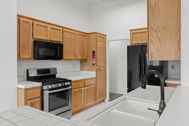 5030 Charter Rd, Rocklin, CA 95765