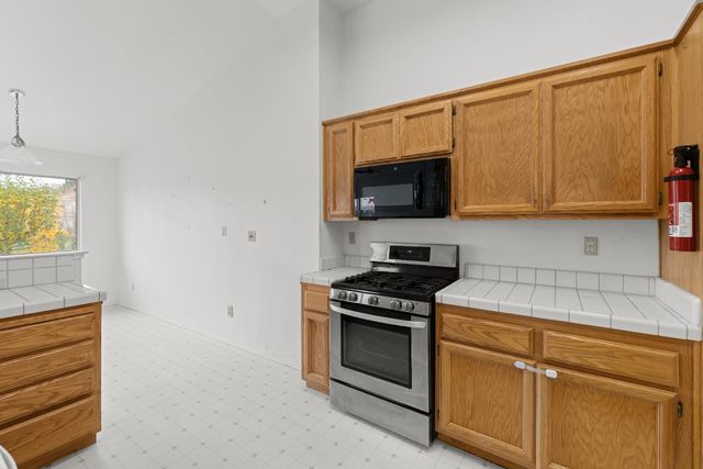 5030 Charter Rd, Rocklin, CA 95765