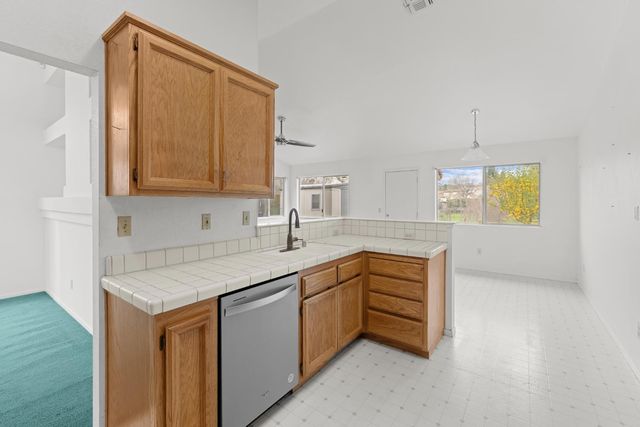 5030 Charter Rd, Rocklin, CA 95765