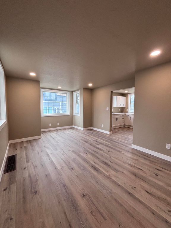 2125 W Sharp Ave, Spokane, WA 99201 photo 2