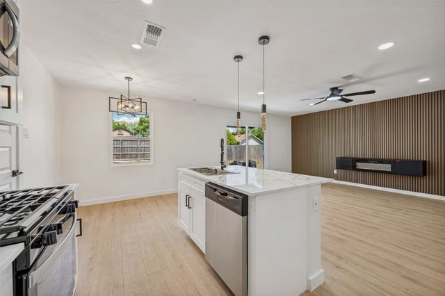 1409 Southmoor Drive, Arlington, TX 76010