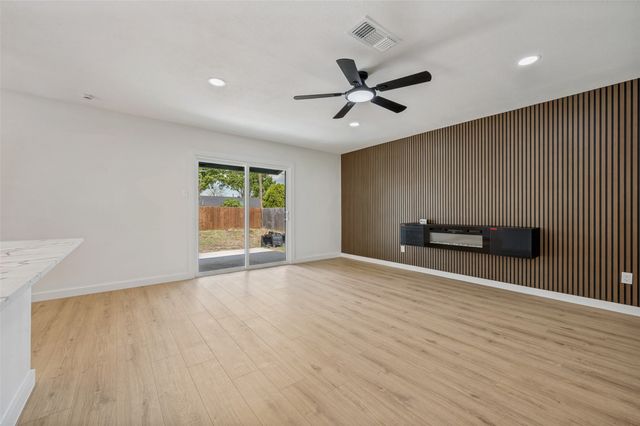 1409 Southmoor Drive, Arlington, TX 76010