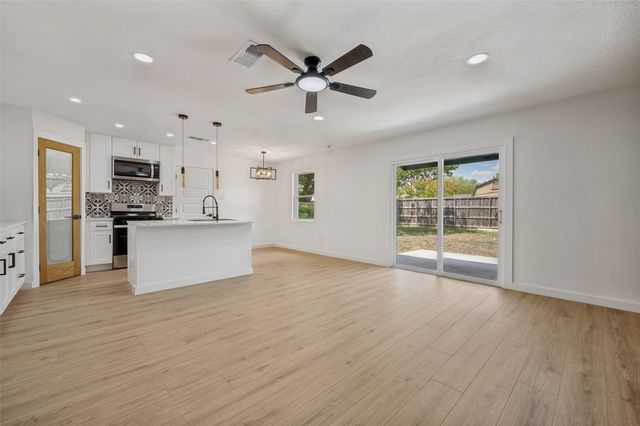 1409 Southmoor Drive, Arlington, TX 76010