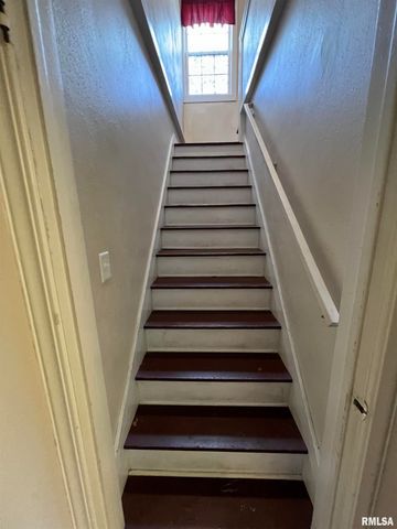 1328 W CIRCLE Road, Peoria, IL 61604