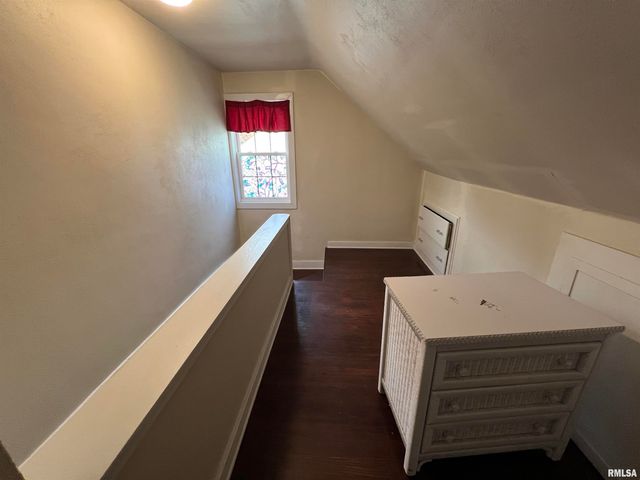 1328 W CIRCLE Road, Peoria, IL 61604