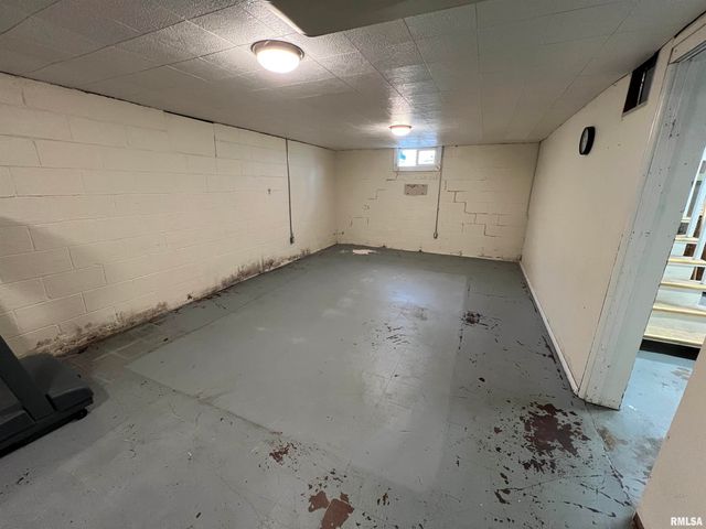 1328 W CIRCLE Road, Peoria, IL 61604