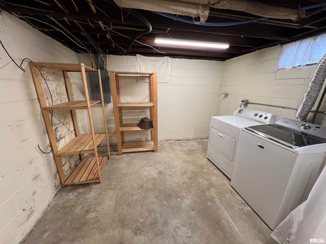 1328 W CIRCLE Road, Peoria, IL 61604