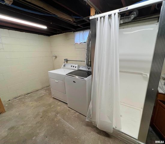 1328 W CIRCLE Road, Peoria, IL 61604