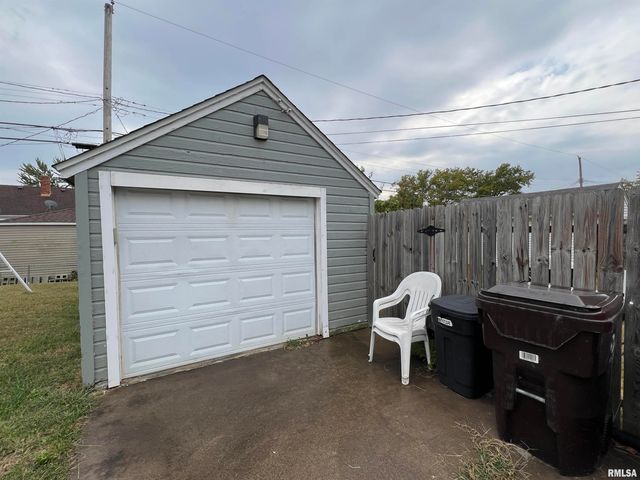 1328 W CIRCLE Road, Peoria, IL 61604