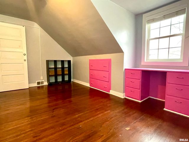 1328 W CIRCLE Road, Peoria, IL 61604