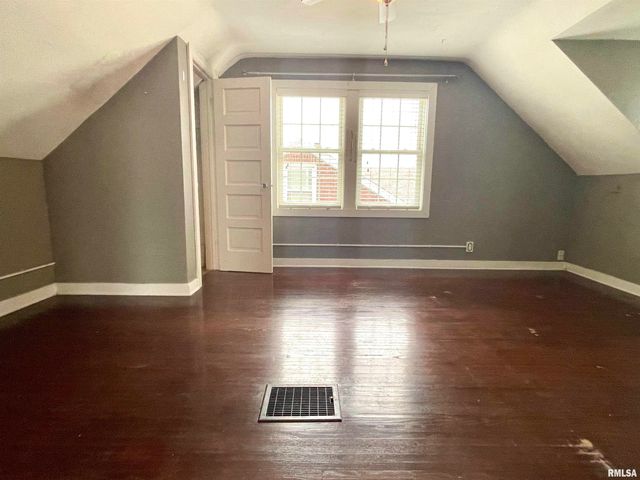 1328 W CIRCLE Road, Peoria, IL 61604