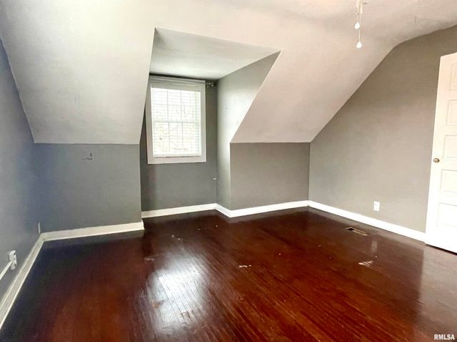 1328 W CIRCLE Road, Peoria, IL 61604