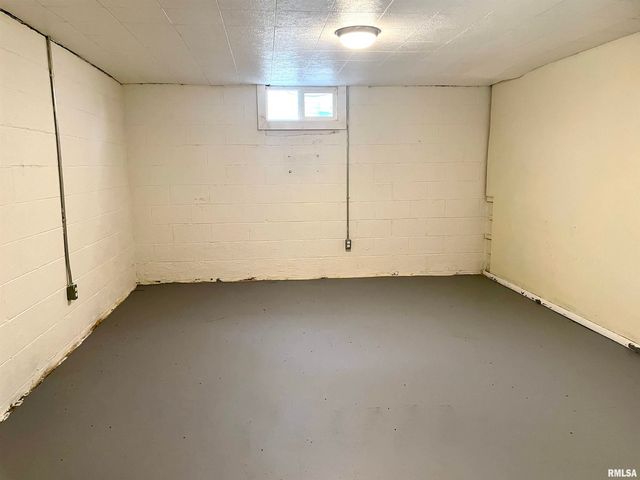 1328 W CIRCLE Road, Peoria, IL 61604