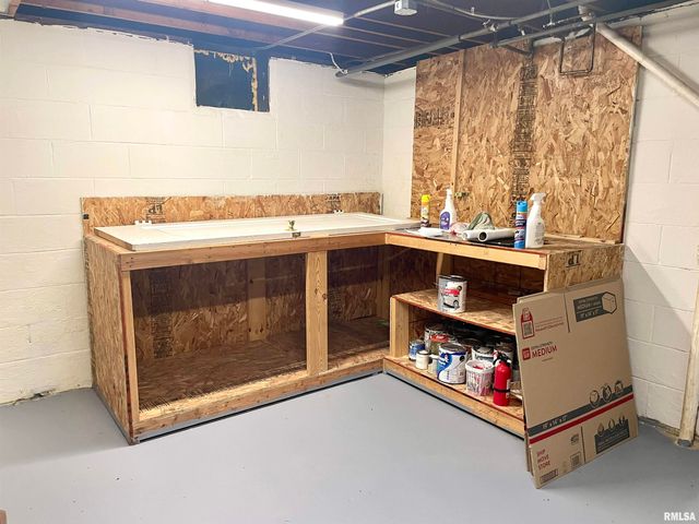 1328 W CIRCLE Road, Peoria, IL 61604