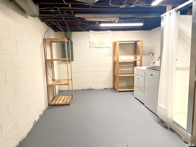 1328 W CIRCLE Road, Peoria, IL 61604