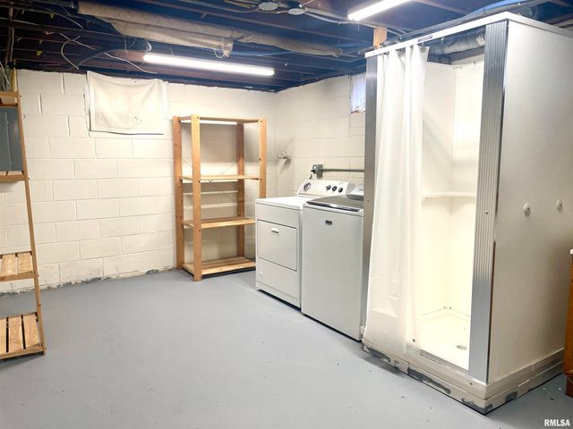 1328 W CIRCLE Road, Peoria, IL 61604