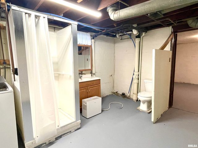 1328 W CIRCLE Road, Peoria, IL 61604