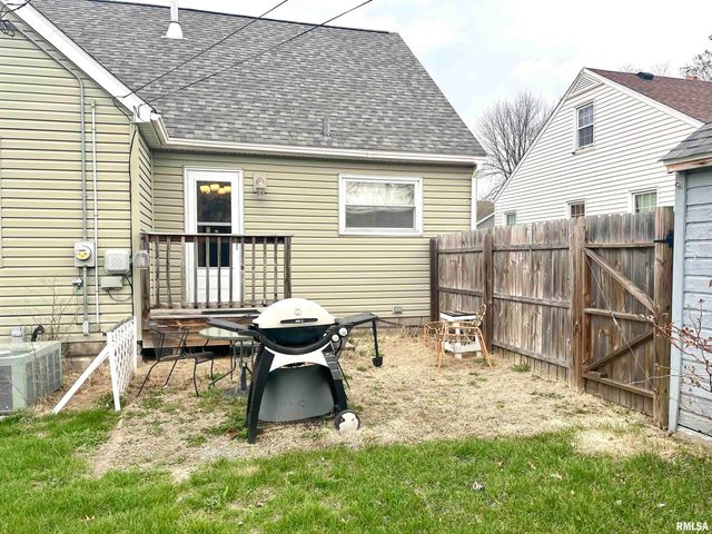 1328 W CIRCLE Road, Peoria, IL 61604