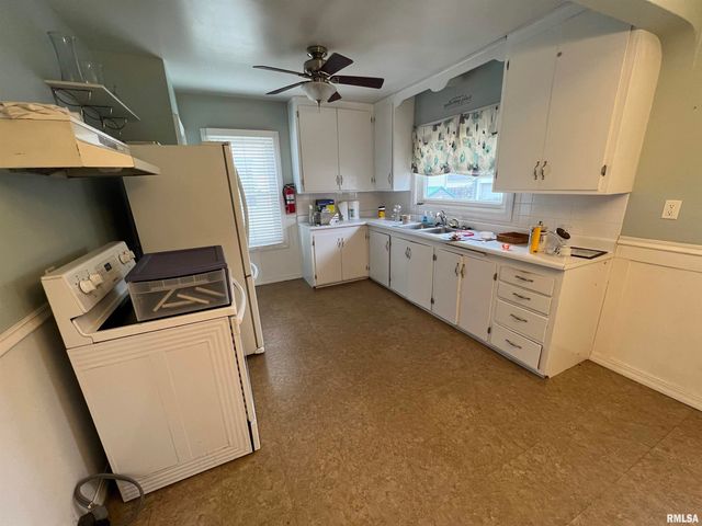 1328 W CIRCLE Road, Peoria, IL 61604