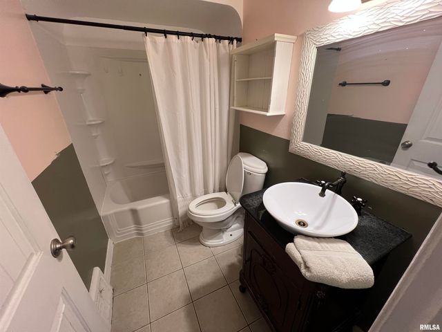 1328 W CIRCLE Road, Peoria, IL 61604