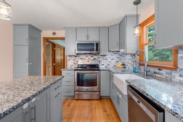 202 Franklin St, Halifax, MA 02338