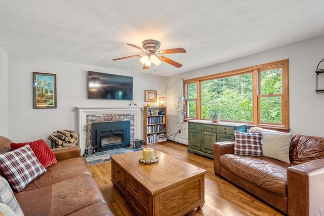 202 Franklin St, Halifax, MA 02338
