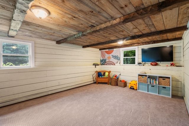 202 Franklin St, Halifax, MA 02338