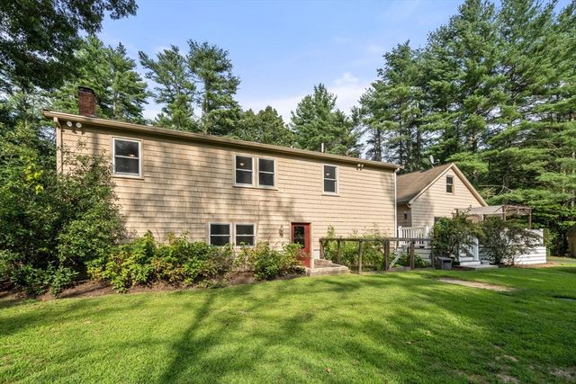 202 Franklin St, Halifax, MA 02338
