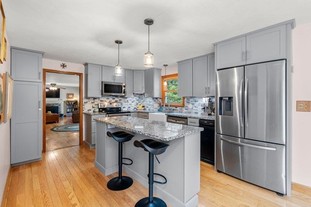 202 Franklin St, Halifax, MA 02338