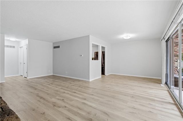 8730 Metcalf Avenue 105, Overland Park, KS 66212