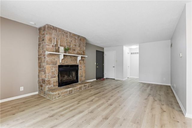 8730 Metcalf Avenue 105, Overland Park, KS 66212
