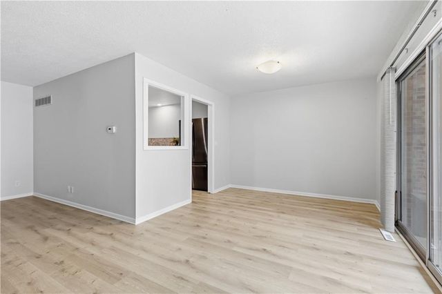 8730 Metcalf Avenue 105, Overland Park, KS 66212