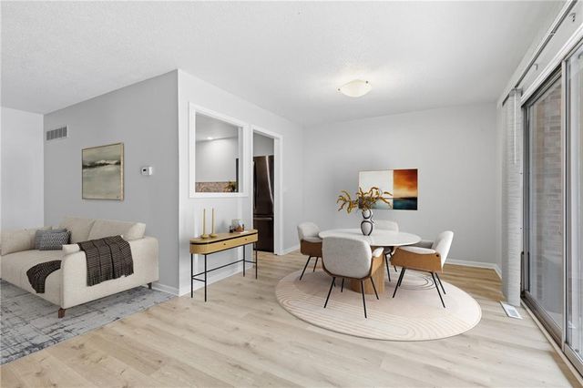 8730 Metcalf Avenue 105, Overland Park, KS 66212