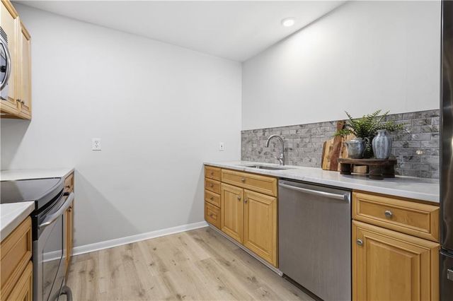8730 Metcalf Avenue 105, Overland Park, KS 66212
