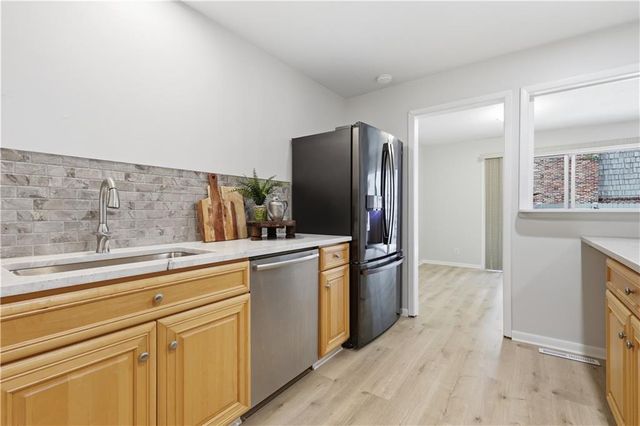 8730 Metcalf Avenue 105, Overland Park, KS 66212