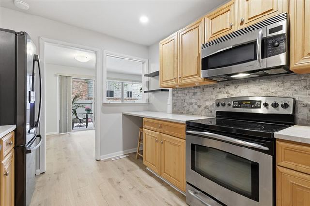 8730 Metcalf Avenue 105, Overland Park, KS 66212