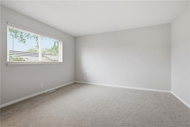 8730 Metcalf Avenue 105, Overland Park, KS 66212