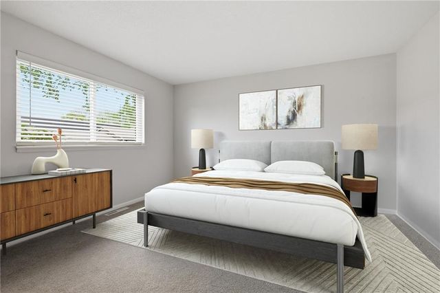 8730 Metcalf Avenue 105, Overland Park, KS 66212