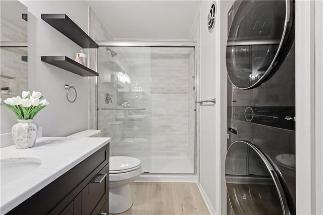 8730 Metcalf Avenue 105, Overland Park, KS 66212