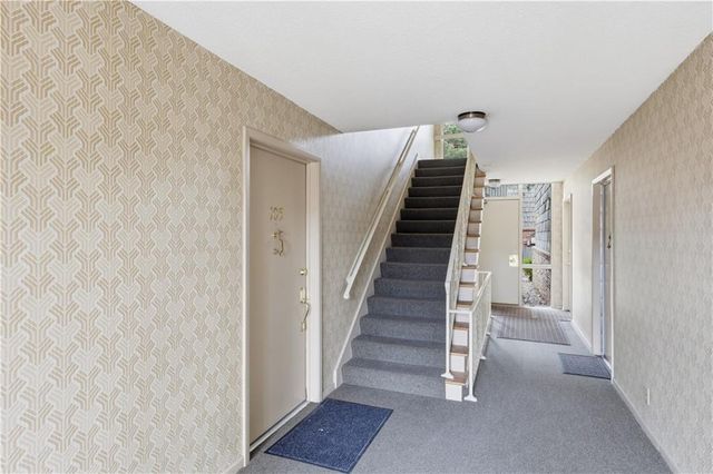 8730 Metcalf Avenue 105, Overland Park, KS 66212