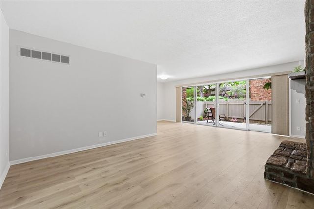 8730 Metcalf Avenue 105, Overland Park, KS 66212