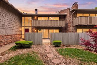 8730 Metcalf Avenue 105, Overland Park, KS 66212